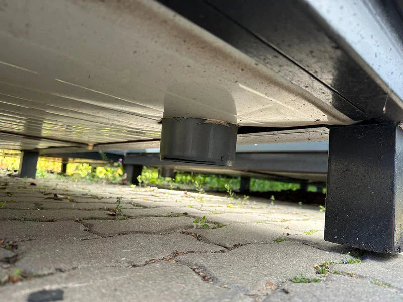 Sanitärcontainer 2,00 x 2,00 m mit toilette und urinar