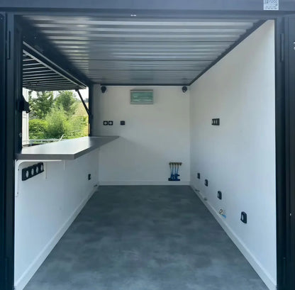 Container umgebaut zu einer Bar/Imbissbude/einem Café im Freien (4x2m)