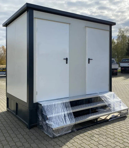 Doppelter sanitärcontainer mit weissem abfalltank