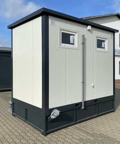 Doppelter sanitärcontainer mit weissem abfalltank